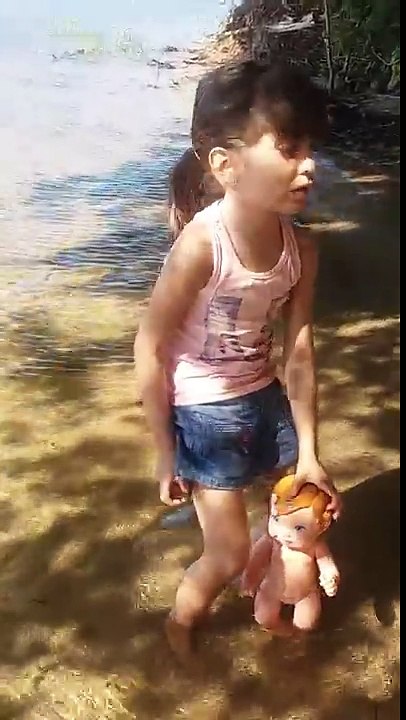 Baby Alive tomando banho