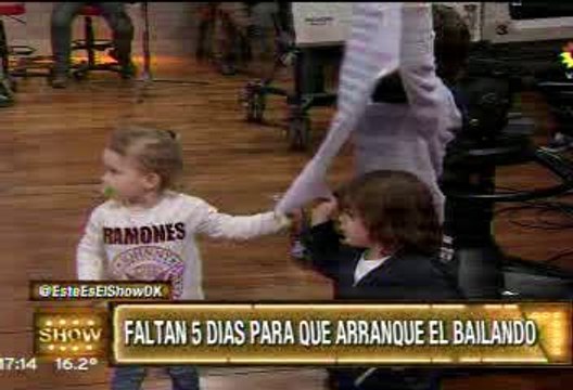 Paula en Este es el Show 3 (con Oli de asistente) - 25 de Mayo