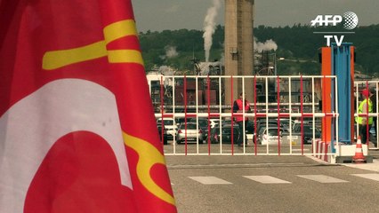 Eighth day of blockade at Total oil refinery near Lyon