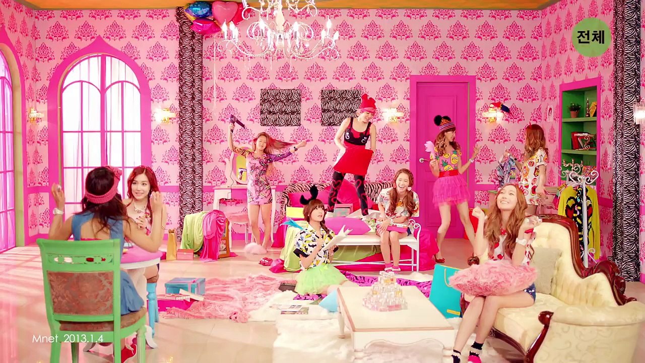 121221 SNSD (Girls' Generation) - Dancing Queen Music Video