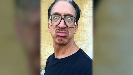 Ariana Grande Shows How To Take A Sexy Selfie