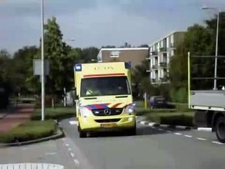 A1 AMBU 17-137 Spoedvervoer ONGEVAL en REANIMATIE AED Burgemeester Honnerlage Gretelaan Schiedam