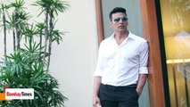 Akshay Kumar Takes A Dig On Shahrukh Khan For Winning Popular Awards?