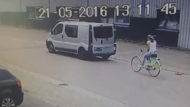 Ecrire un sms en faisant du vélo c'est une mauvaise idée