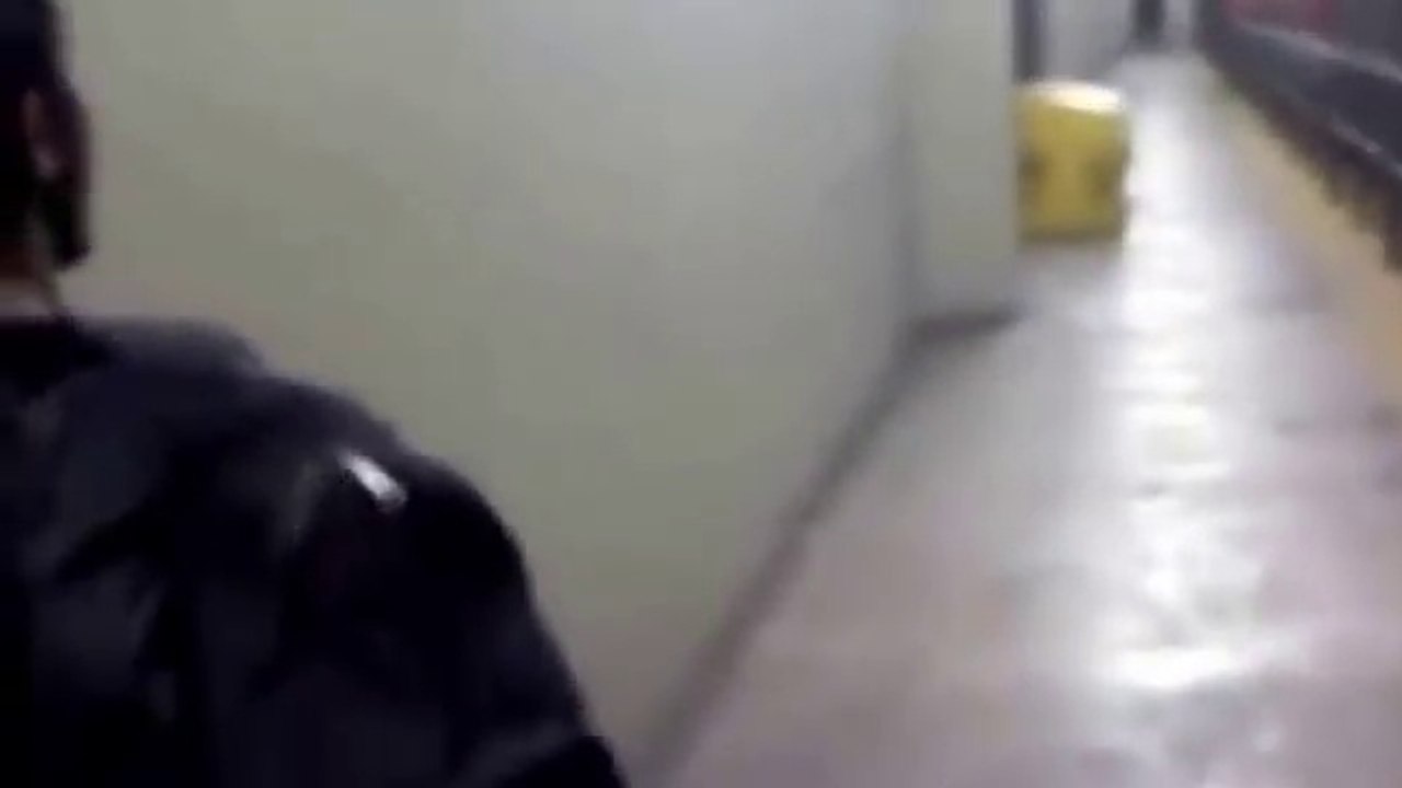 Attention Video choc Une fille possédée par le diable au metro