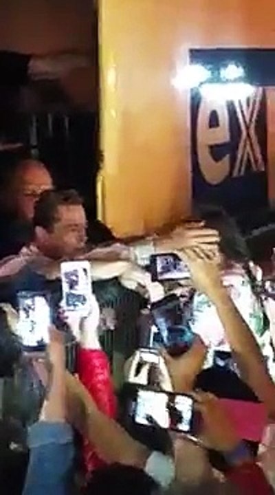 Brad Pitt sauve une petite fille lors d'un tournage