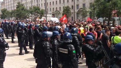 Les Terrasses du port bloquées par les manifestants