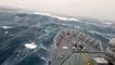 Navire de guerre VS vagues de 20m ! Impressionnant...