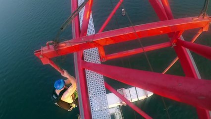 Прыжок с самого высокого крана в СПБ