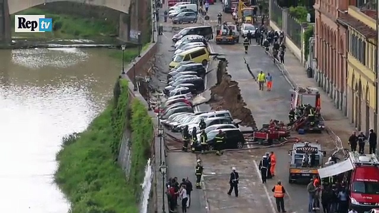 Florence, une route près de Ponte Vecchio s'effondre