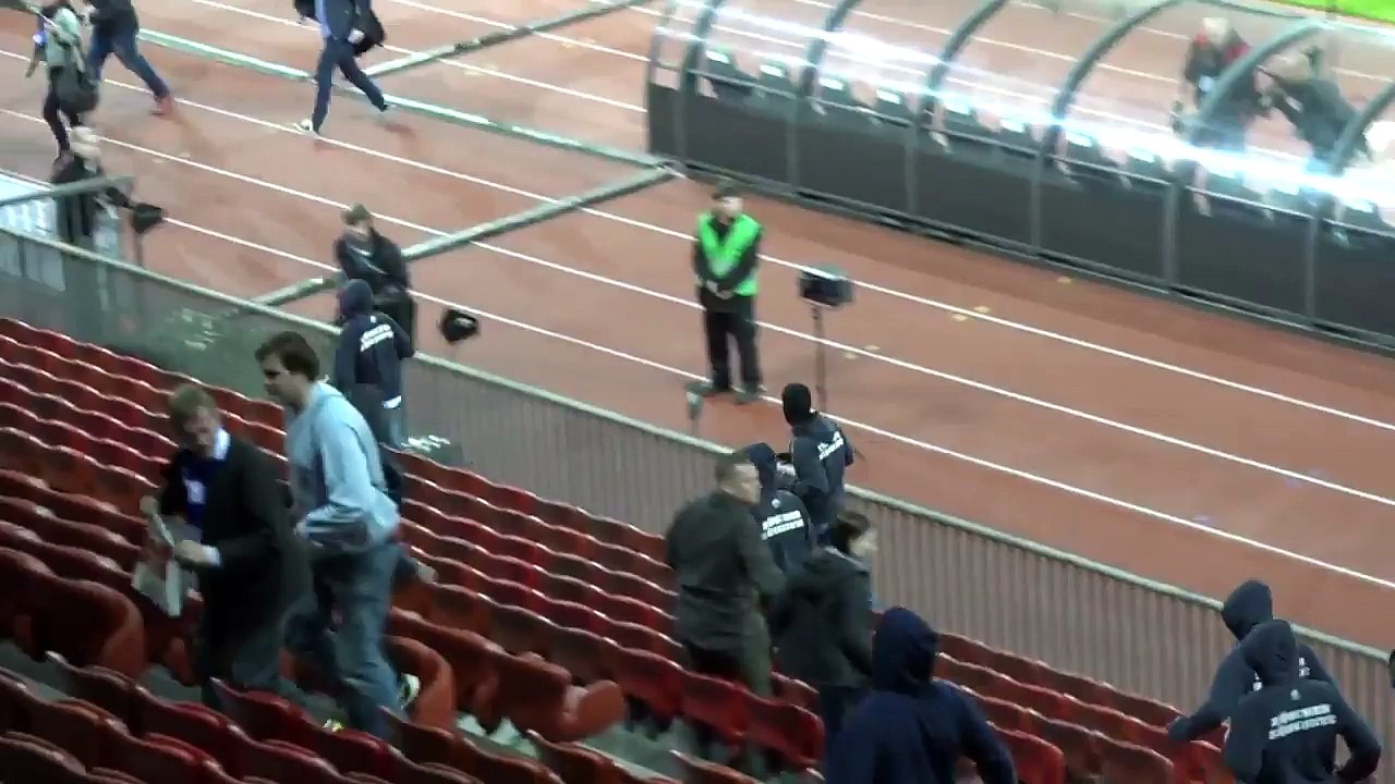 Les supporters du FC Zurich descendent en force dans les vestiaires !