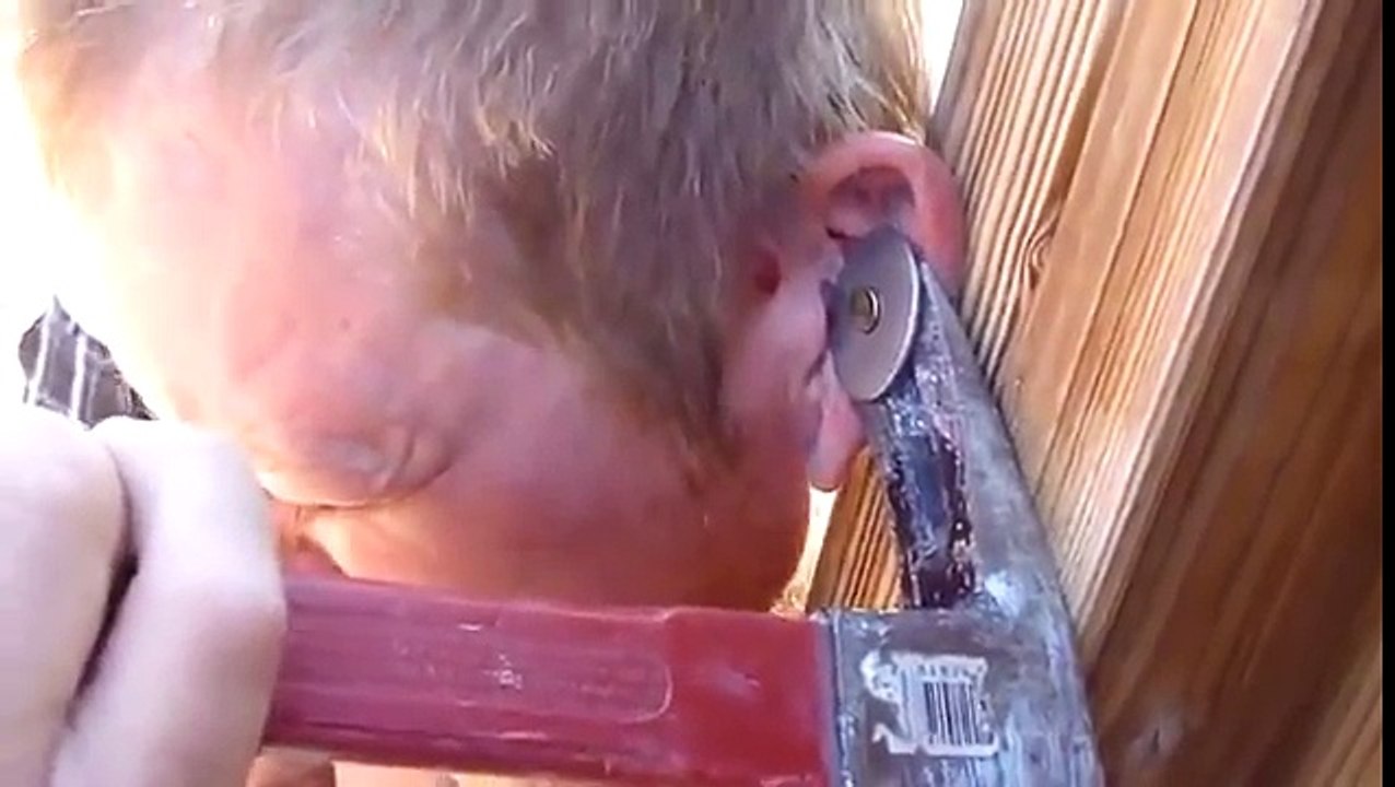 Se faire planter un clou dans l'oreille contre 1000 $