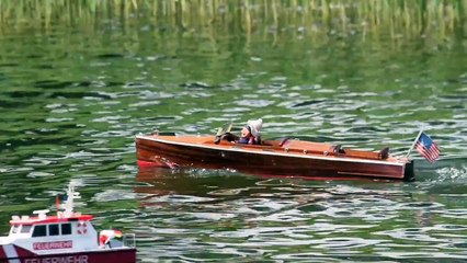 RC Motoryacht Chris-Craft Runabout Britzer Garten Berlin 22.5.2016