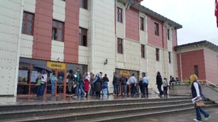 Cinayet Davasında Taraflar Birbirine Girdi: 3 Yaralı