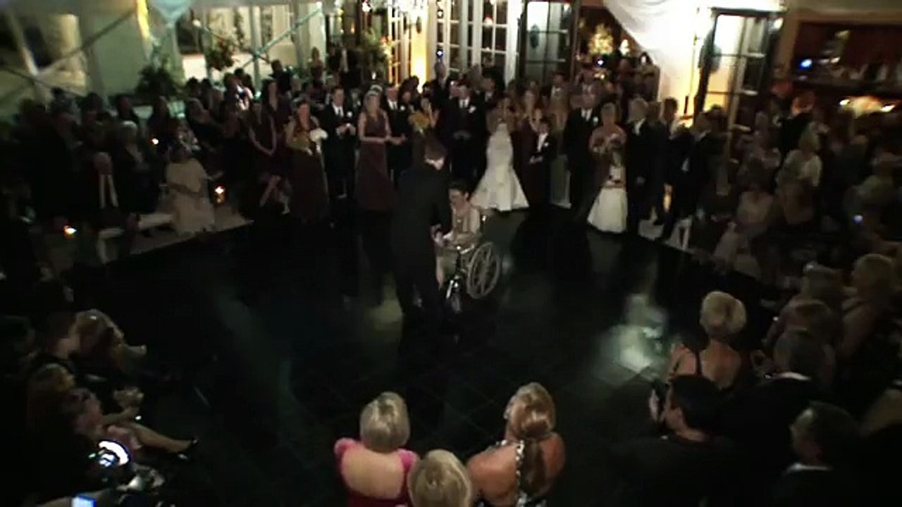 Ce fils a réalisé une incroyable danse avec sa mère en fauteuil roulant