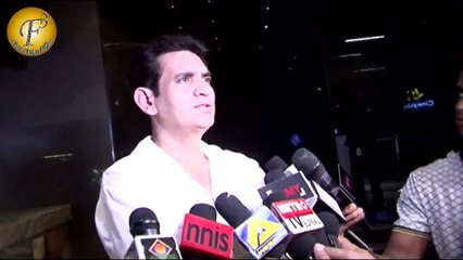 RANDEEP HOODA SHOWS SARBJIT TO FIREMAN OFFICERS