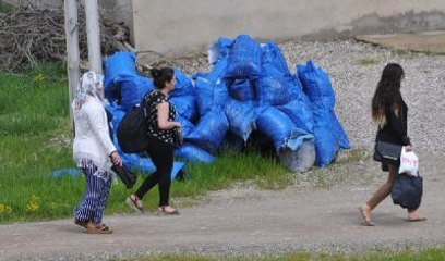 Yüksekova'da Yasağa Rağmen Evlerine Dönmeye Başladılar