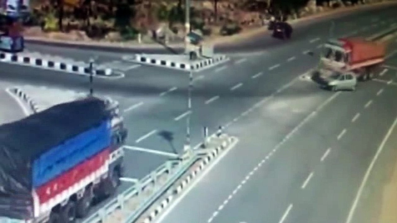 CCTV Footage Of Car Accident On Nizambad Hyderabad National Highway