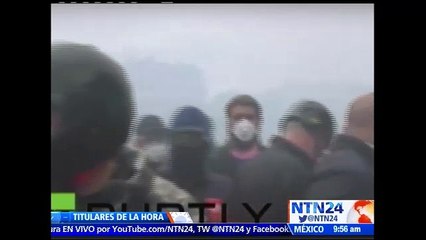 Policía dispersa con gases lacrimógenos una protesta en París contra la reforma laboral