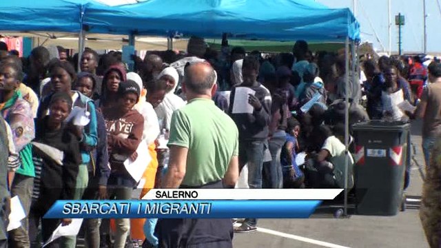 SALERNO LO SBARCO DEI MIGRANTI