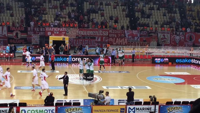 Η είσοδος των παικτών του Παναθηναϊκού στο παρκέ
