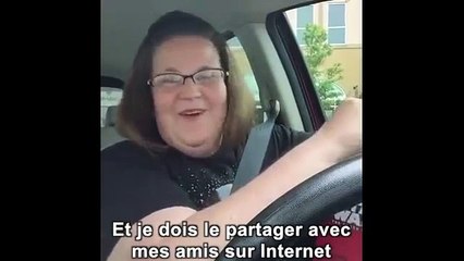 Vidéo Buzz, cette nana est explosée de rire en testant son masque de Chewbacca