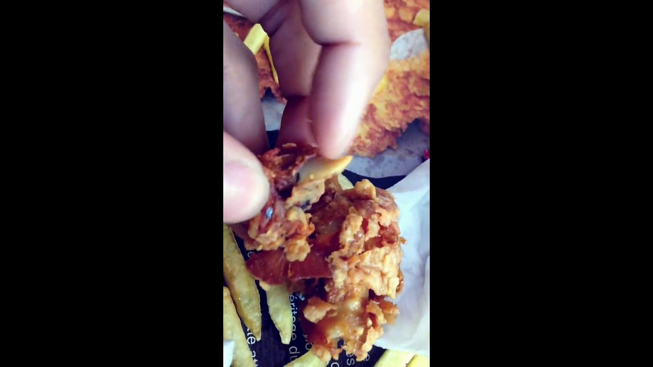 Poussin retrouvé dans un Menu Bucket de KFC