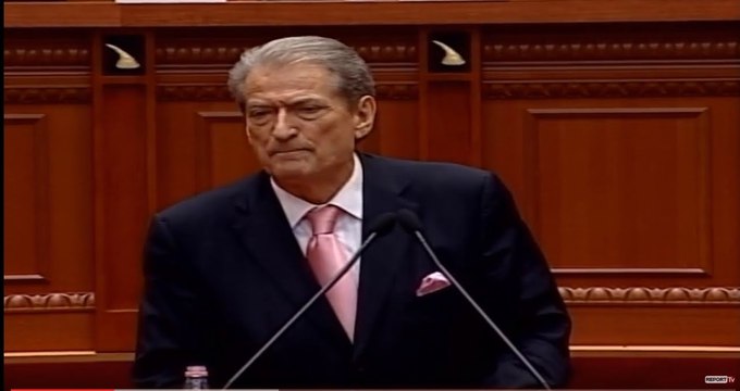 Report TV - Berisha thirrje për ndasi veri-jug PS: Të përjashtohet me 10 ditë