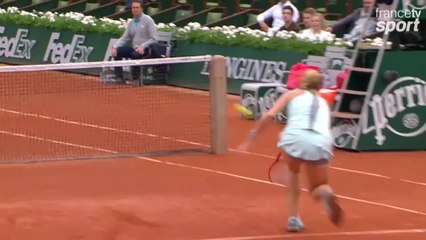 Timea Babos s'arrache en défense