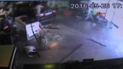 Muğla - Kontrolden Çıkan Otomobil İşyerine Girdi, 9 Aylık Bebek Son Anda Kurtuldu