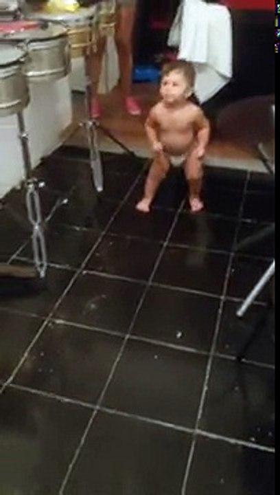 Bebê dançando