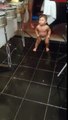 Bebê dançando