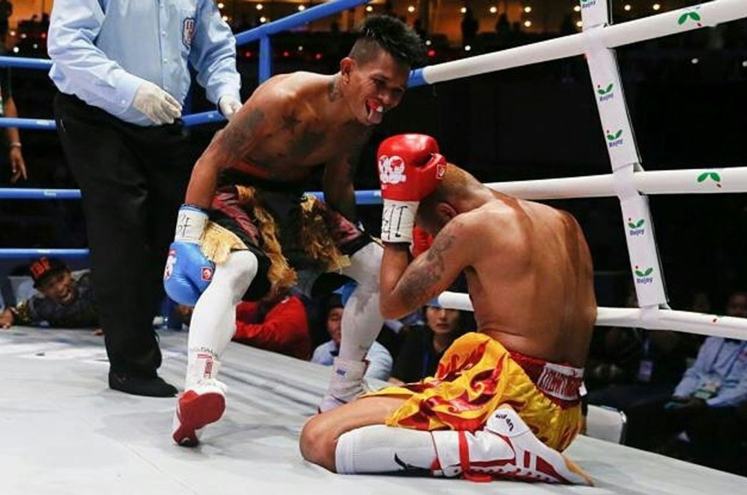 John Riel Casimero vs Amnat Ruenroeng's IBF Flyweight title (English Commentator) 25/05/2016