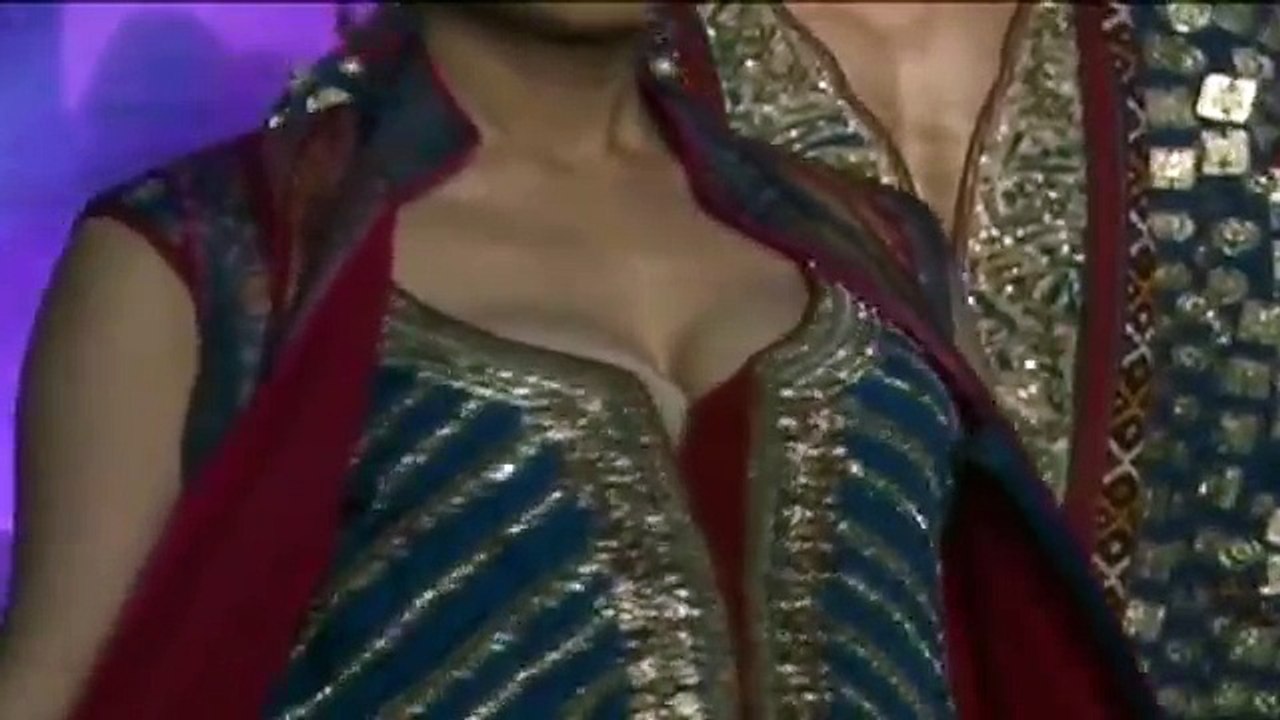 Is This Really Really happening in Pakistan- Pakistani Model Showing too much