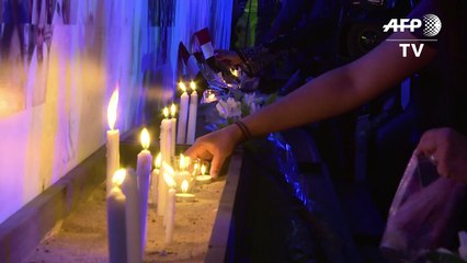 Hundreds in candlelight vigil for EgyptAir crash victims