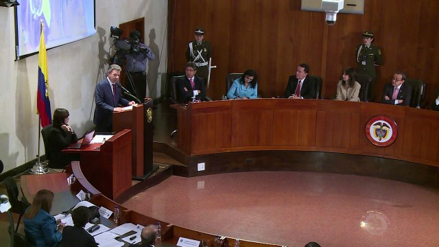 Santos pede na Corte plebiscito sobre acordo de paz