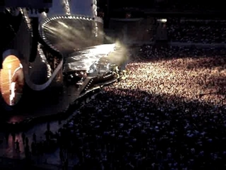 genesis à paris : phil collins fait le con