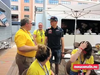 Max Verstappen (pilote Red Bull-Renault) visite les enfants malades