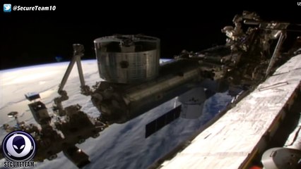 Feed CUT As Horseshoe UFO Appears On ISS Live Cam! 4/18/16