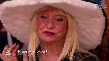 C'est mon choix : elle mange de la nourriture pour chien !