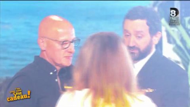 Cyril Hanouna ému aux larmes par une famille dans C'est pour nous, c'est cadeau