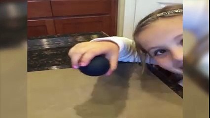 Expérience avec un oeuf caoutchouc pas très concluante... Paffff