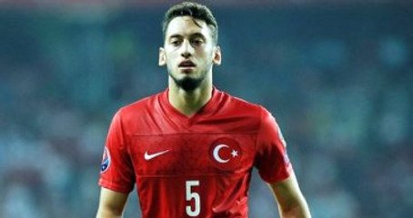 Alman Şarkıcı Anita Latifi: Hakan Çalhanoğlu Yüzünden Çocuğumu Kaybettim