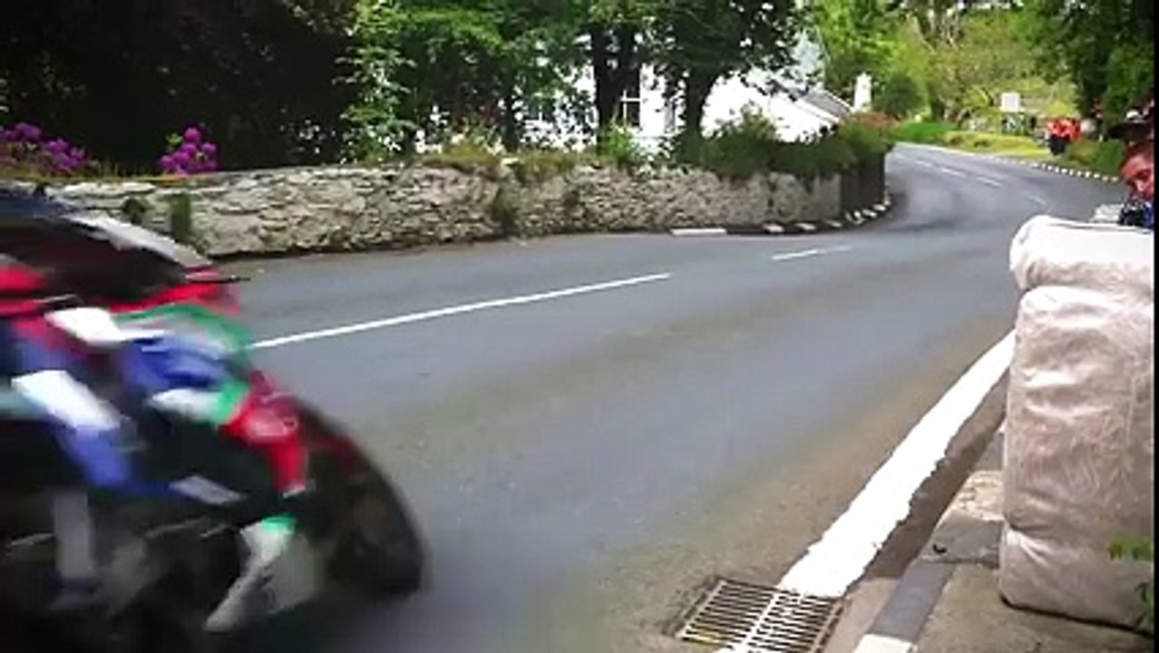 Virage à 235 km/h au Tourist Trophy