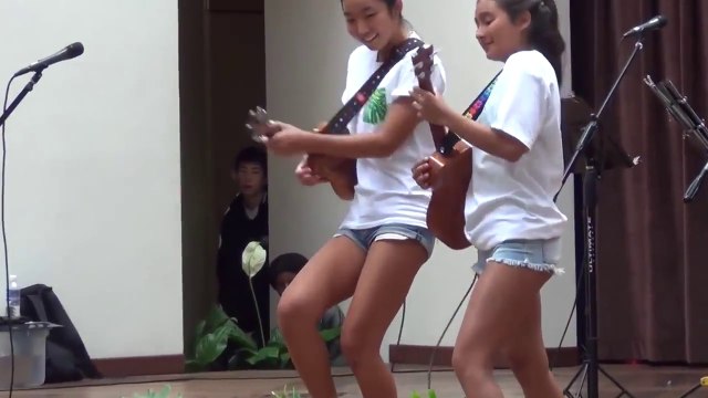 Elles jouent du ukulele comme personne !! Reprise de Wipeout