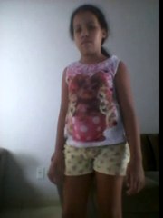 Thais dançando a musica metralhadora