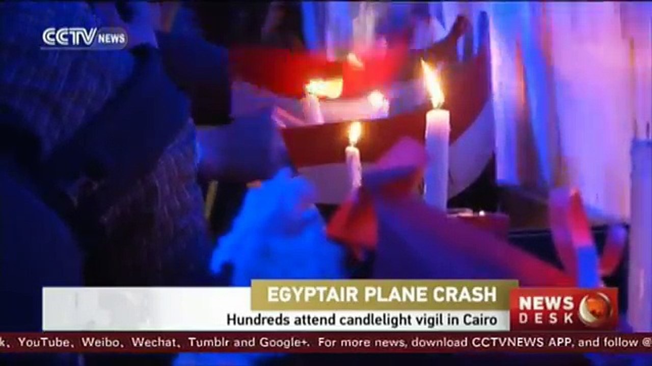 Hundreds attend candlelight vigil in Cairo for EgyptAir crash victims
