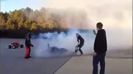 Une moto de stunt totalement folle