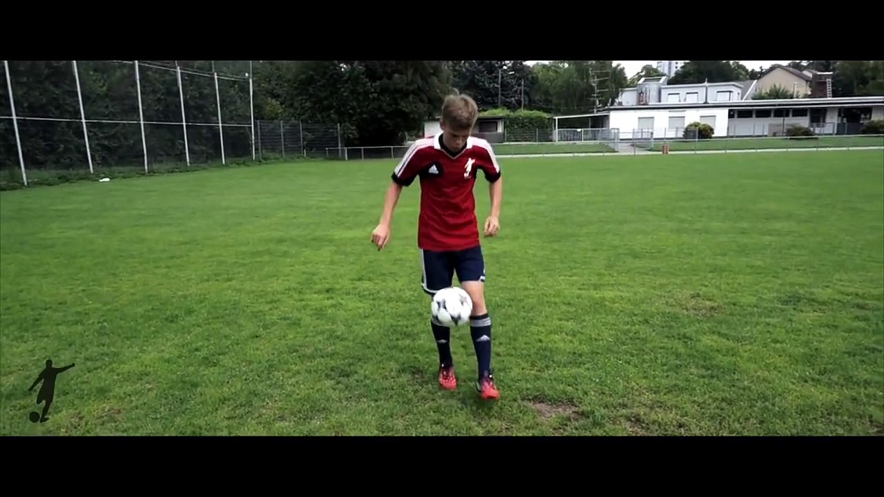 Best Moments #1 "Max-Flic" Crossbar Trickshot / HitThatBall