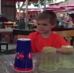 Cette fillette est plus maline que ce jeune magicien